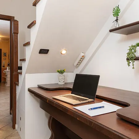 Ganden In With Free Parking Apartamento Módena