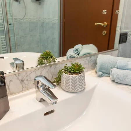 Ganden In With Free Parking * Módena